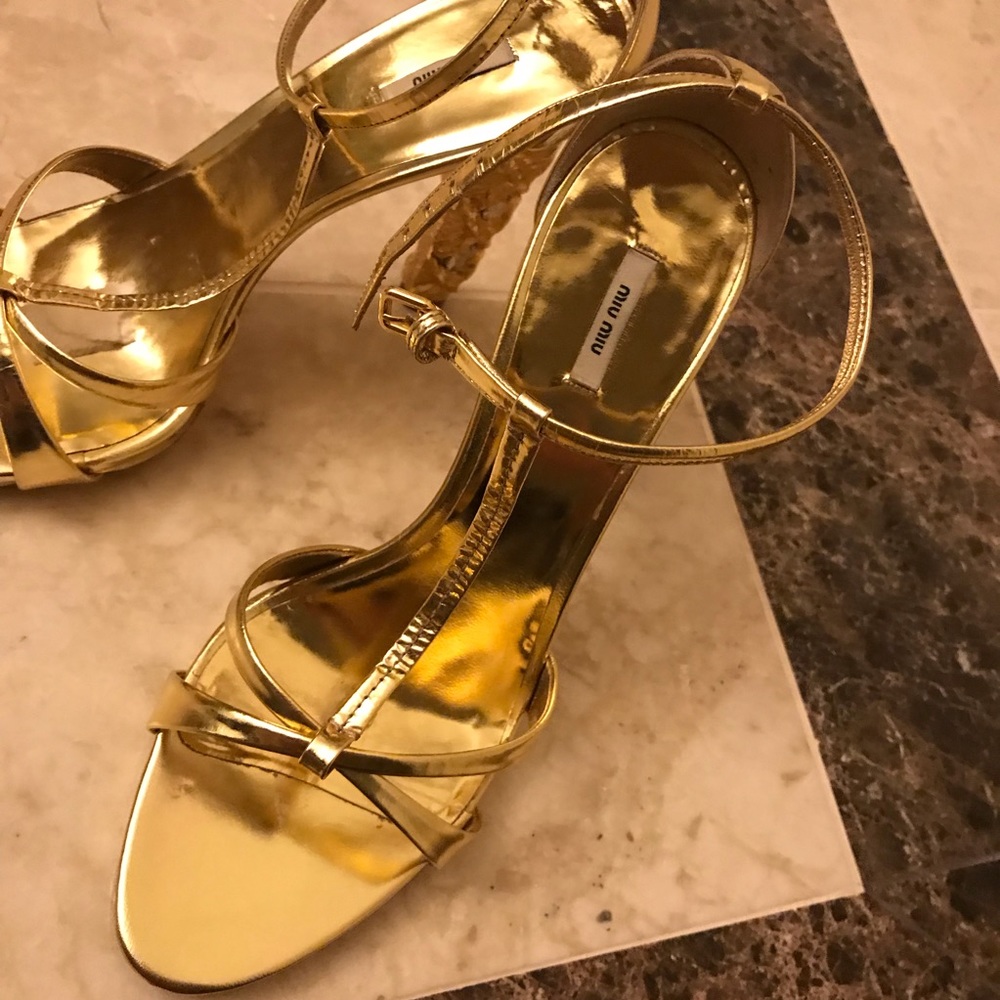 Gold shoe